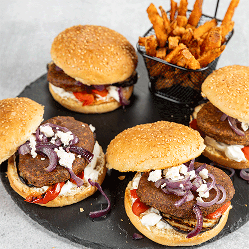 Burger mit Labne und gegrilltem Gemüse & Feta